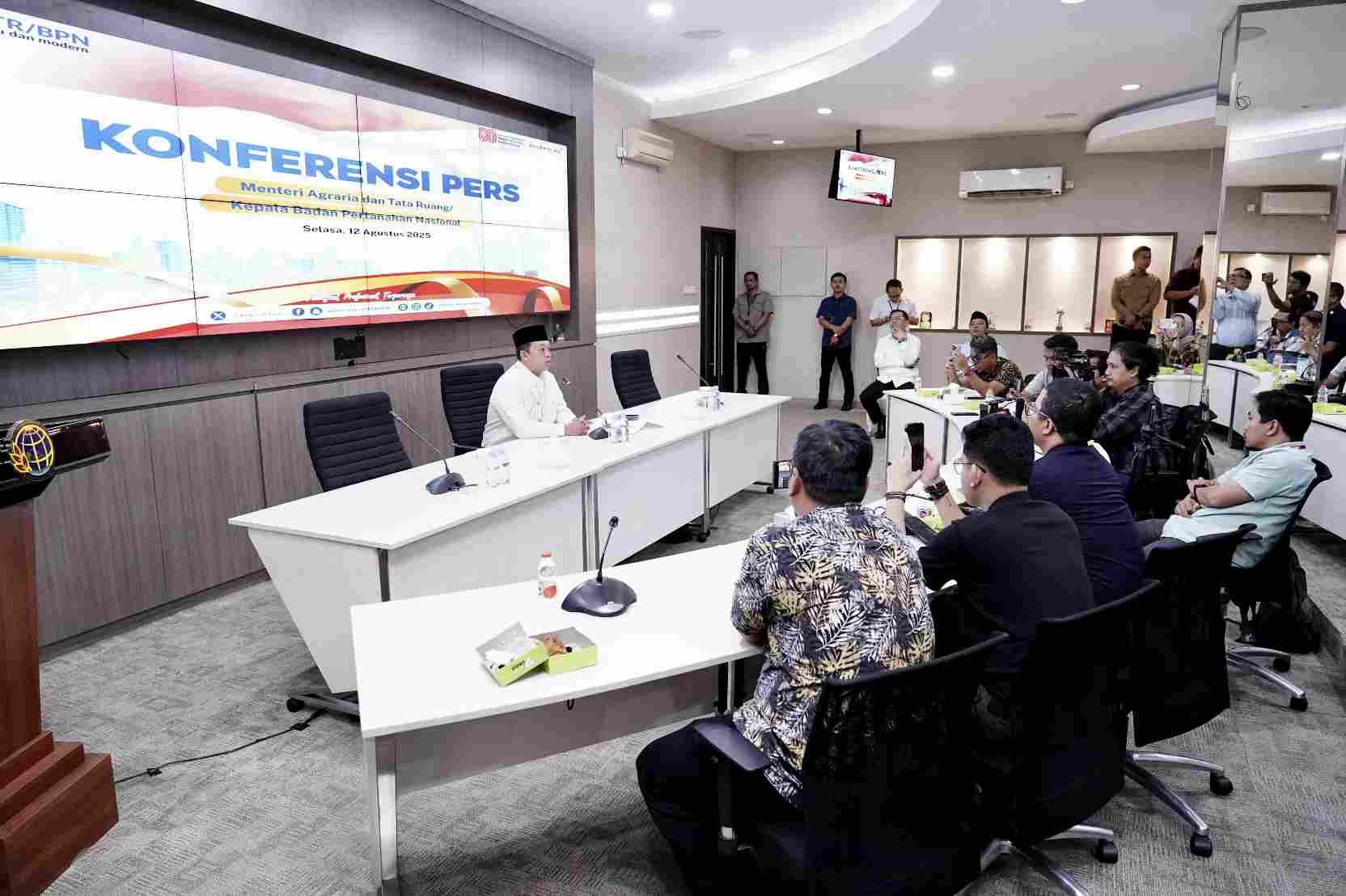 Menteri nusron